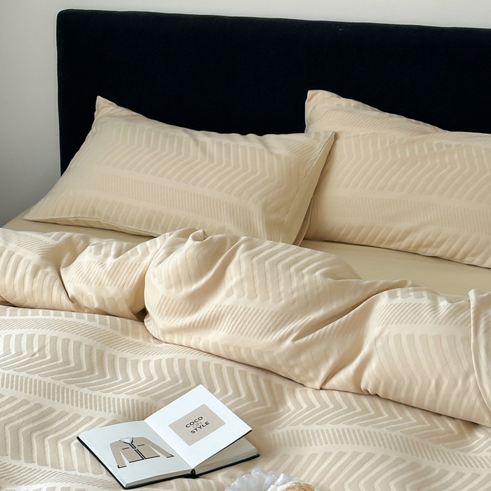 91家纺网 家纺一手货源 找家纺 例外Home 2025新款全棉提花四件套-鱼骨纹 鱼骨纹-杏仁黄