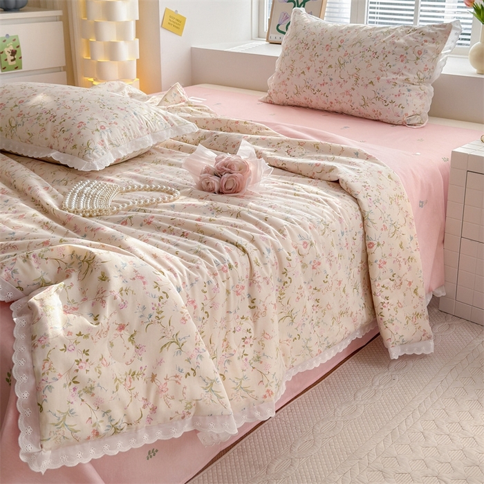 91家纺网 家纺一手货源 找家纺 2025新款全棉花边大豆夏被四件套 花蔓梦境