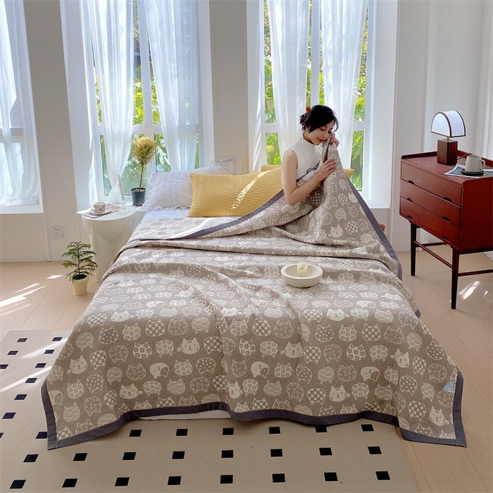 91家纺网 家纺一手货源 找家纺  2025新款a类全棉三层纱多功能毛巾被盖毯床单夏被空调被 百变猫咪-咖