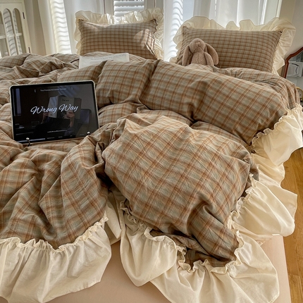 91家纺网 家纺一手货源 找家纺 六巷胡同 2025新款韩式复古风水洗棉花边格子四件套 花边迷迭绿格