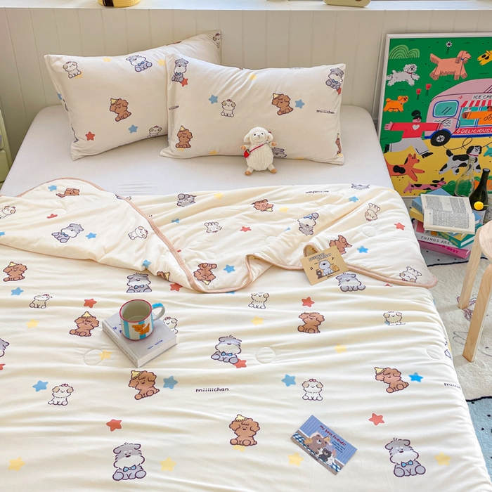 91家纺网 家纺一手货源 找家纺 金爱家2025新款A类高品质正版授权miiiiichan可爱卡通狗狗白熊女孩牛奶丝针织棉夏被 针织棉miiiiichan-星星狗狗