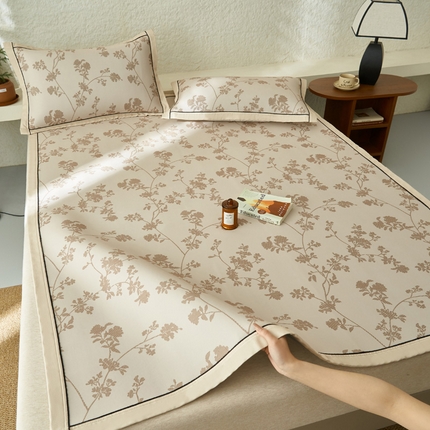 91家纺网 家纺一手货源 找家纺 晨曦2025春夏新款凉感丝轻奢风印花凉席床席三件套 叶语-浅灰