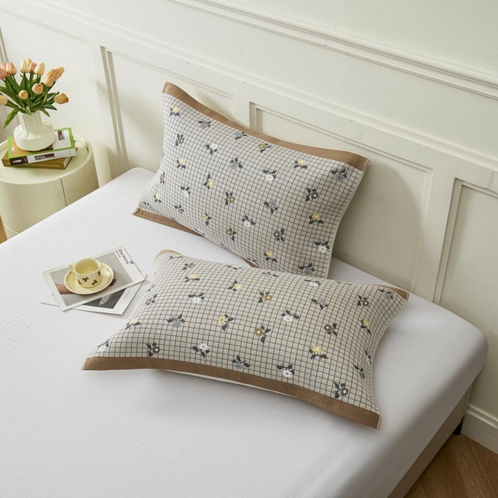 91家纺网 家纺一手货源 找家纺 2025新款纯棉加厚精梳棉纱布枕巾 花韵-浅咖 52*78cm/对