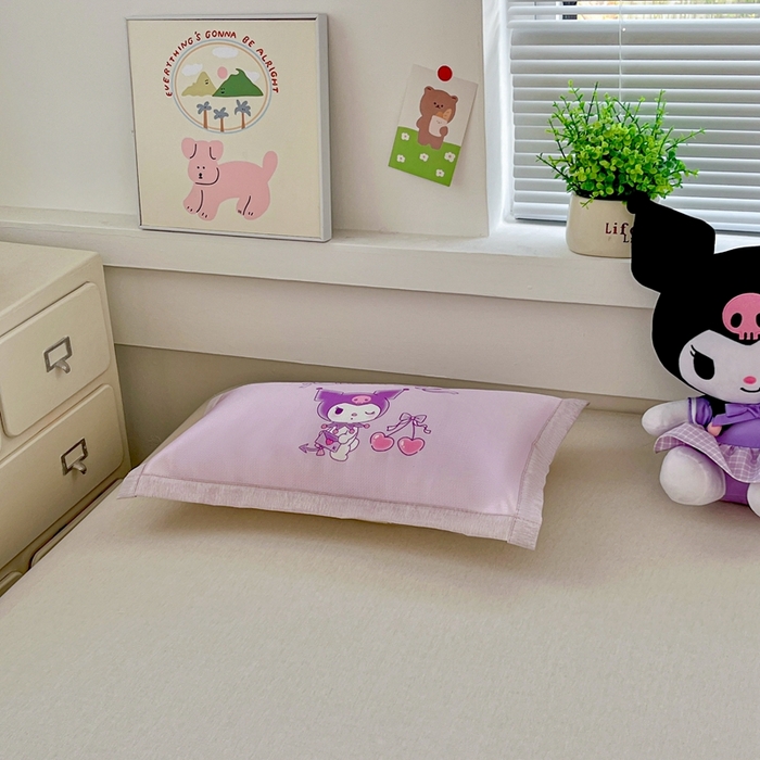 91家纺网 家纺一手货源 找家纺 博雅2025新款冰丝单枕套三丽欧，宇航员，卡皮 樱桃库洛米