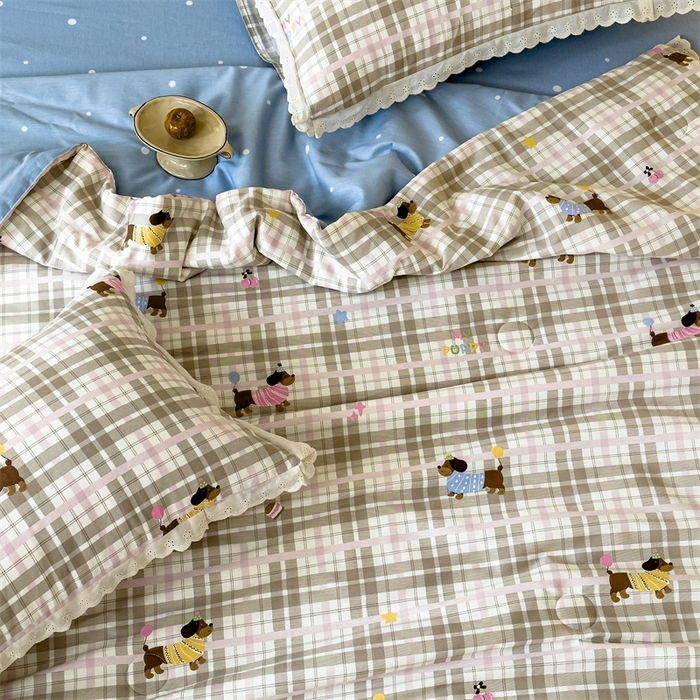 91家纺网 家纺一手货源 找家纺 2025新款全棉花边大豆夏被四件套 狗狗游园会