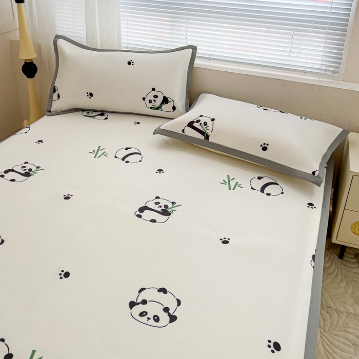 91家纺网 家纺一手货源 找家纺 富馨莱 2025新款平铺款冰藤印花凉席A类抗菌冰丝席支持定制尺寸 熊猫胖胖