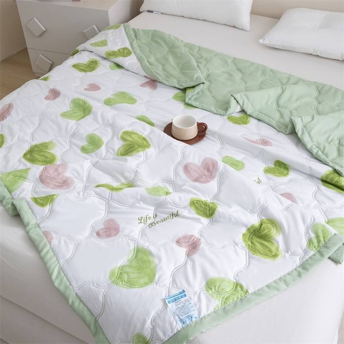 91家纺网 家纺一手货源 找家纺 席万佳 2025新款直播热款印花夏凉被空调被被子被芯水洗棉夏被 爱心满满