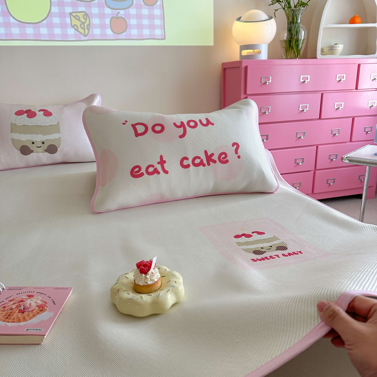 91家纺网 家纺一手货源 找家纺 美乐迪家纺 2025新款数码印花养生冰藤凉席 草莓蛋糕