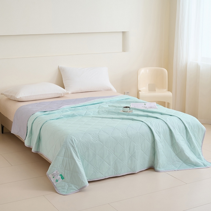 91家纺网 家纺一手货源 找家纺 畅销被业 2025新款A类凉感丝纯色压花夏被系列直播外贸跨境 浅绿