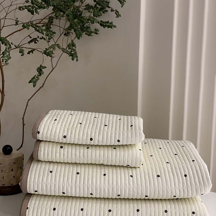 91家纺网 家纺一手货源 找家纺 汇庭 2025新款全棉床盖三件套-实拍 奶油波点