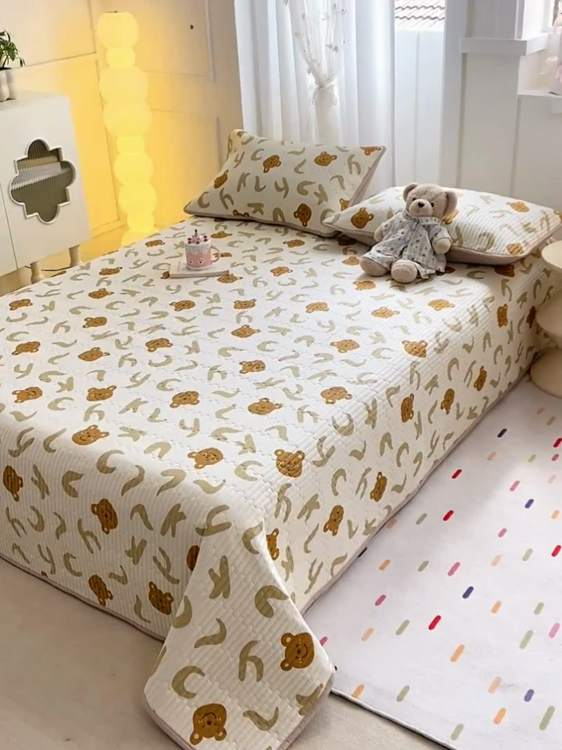 91家纺网 家纺一手货源 找家纺 顺顺家纺 2025新款全棉卡通夹棉床盖 熊熊降临
