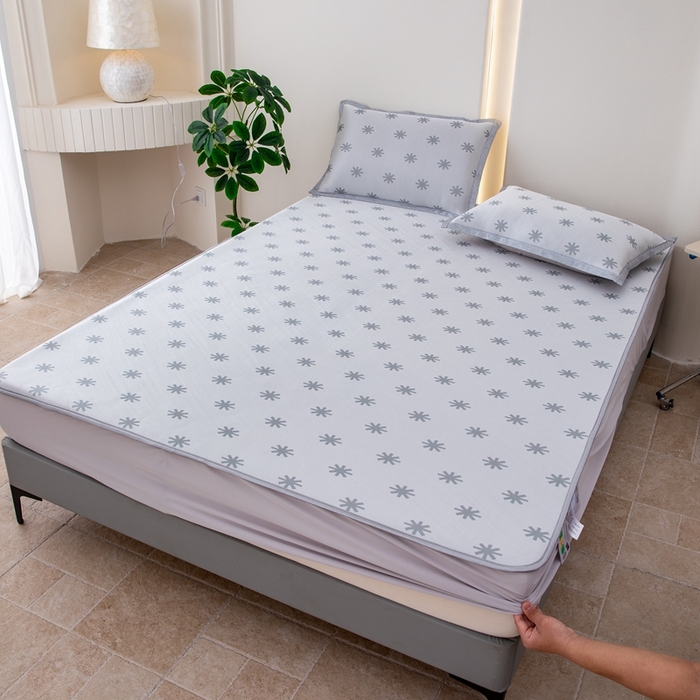 91家纺网 家纺一手货源 找家纺 凌云家纺  2025新款提花凉感冰丝席床笠款三明治凉席三件套 雪漾-灰