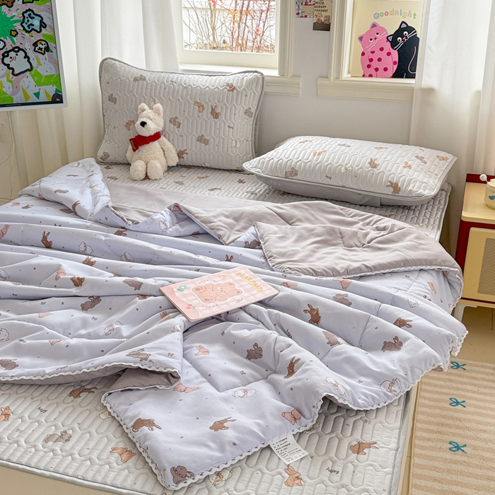 91家纺网 家纺一手货源 找家纺 慕尚家纺  2025春夏新款乳胶凉席水洗棉夏被夏凉被空调被三件套四件套 中国白兔