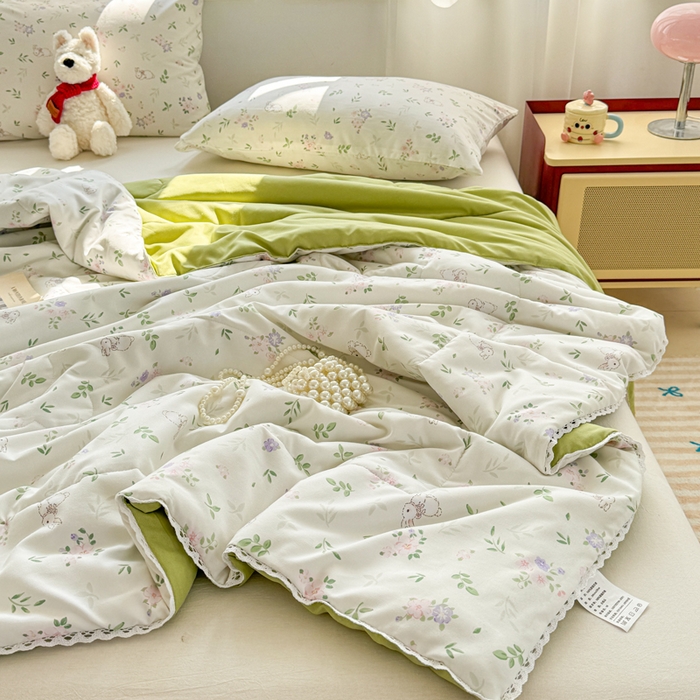 91家纺网 家纺一手货源 找家纺 慕尚家纺 2025新款水洗棉花边工艺羽丝棉卡通系列夏被 花朵兔