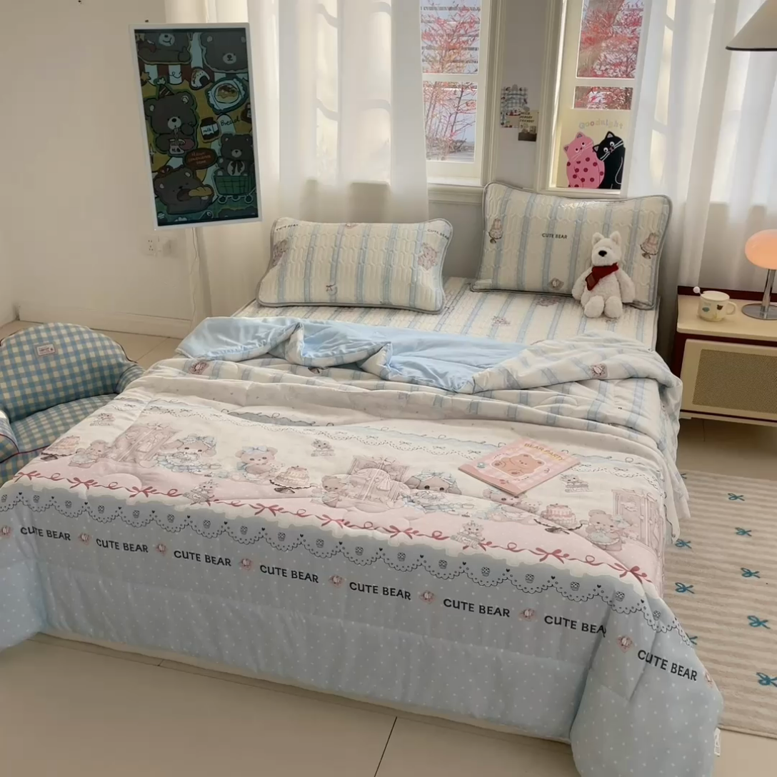 91家纺网 家纺一手货源 找家纺 慕尚家纺  2025春夏新款乳胶凉席水洗棉夏被夏凉被空调被三件套四件套 洛丽塔小熊