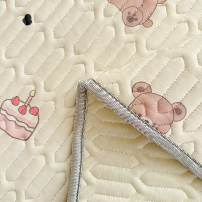 91家纺网 家纺一手货源 找家纺 慕尚家纺  2025春夏新款乳胶凉席水洗棉夏被夏凉被空调被三件套四件套 甜品小熊