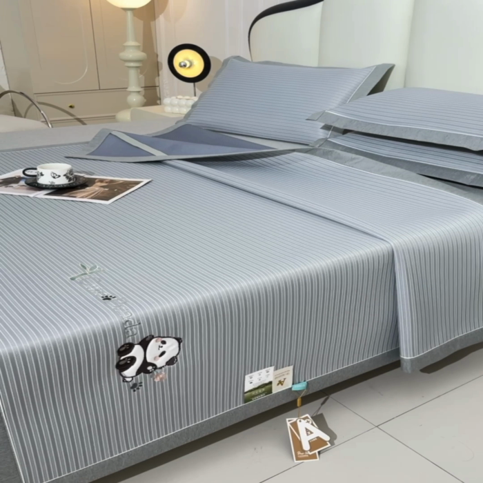 91家纺网 家纺一手货源 找家纺 小牛席业 2025新款经典条纹熊猫凉感冰丝席凉席席子 系列 灰色