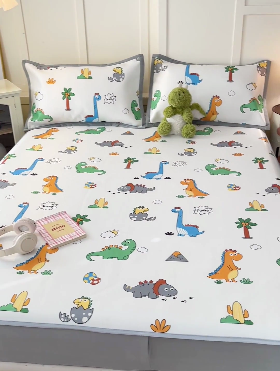 91家纺网 家纺一手货源 找家纺 富馨莱 2025新款床笠款冰藤印花凉席A类抗菌冰丝席支持定制尺寸 恐龙纪元