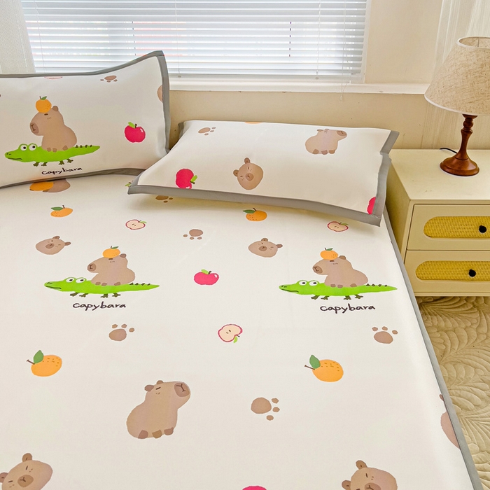 91家纺网 家纺一手货源 找家纺 富馨莱 2025新款平铺款冰藤印花凉席A类抗菌冰丝席支持定制尺寸 卡皮熊