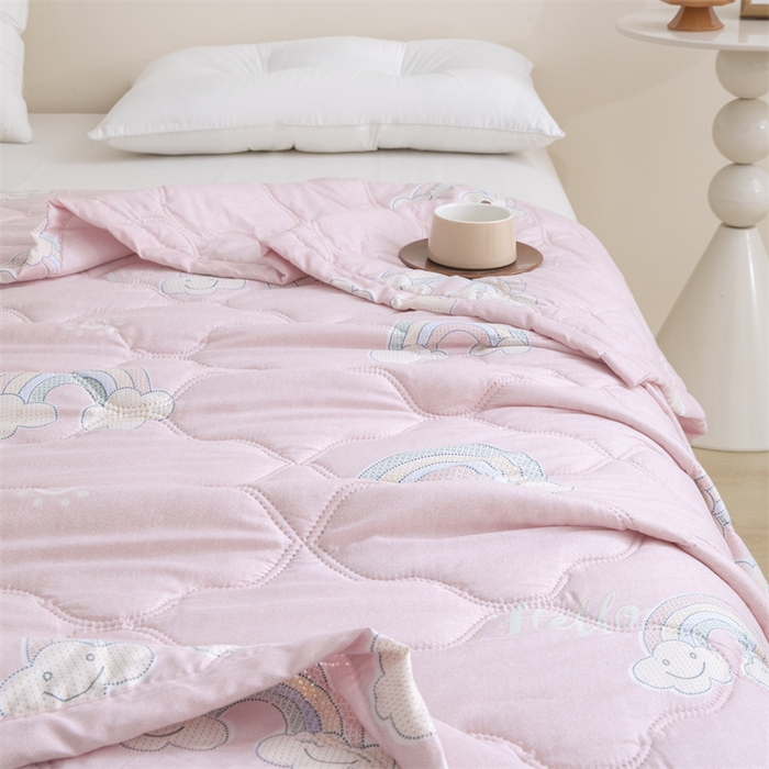 91家纺网 家纺一手货源 找家纺 席万佳 2025新款直播热款印花夏凉被空调被被子被芯水洗棉夏被 彩虹粉