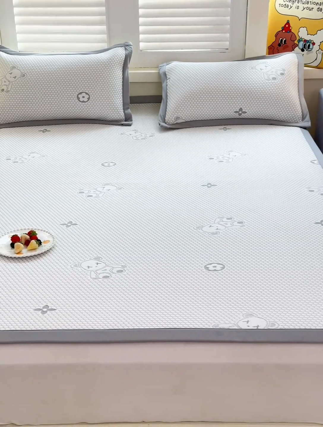 91家纺网 家纺一手货源 找家纺 2025新款凉感冰豆豆凉席-暴力熊系列 暴力熊-浅灰