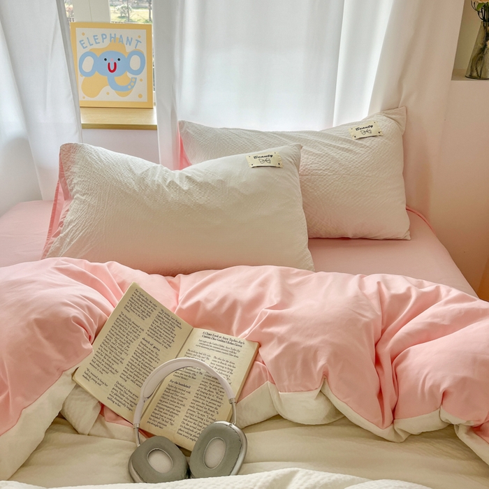 91家纺网 家纺一手货源 找家纺 桃心家居 2025新款A类韩系亲肤软糯甜格泡泡水洗棉撞色奶呼呼织标蝴蝶少女四件套 泡泡水洗棉-甜格白粉