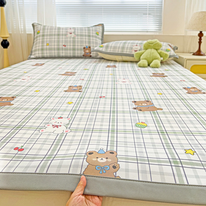 91家纺网 家纺一手货源 找家纺 富馨莱 2025新款平铺款冰藤印花凉席A类抗菌冰丝席支持定制尺寸 格子熊