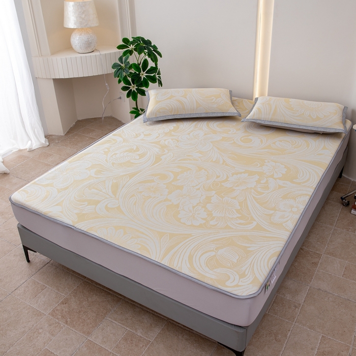 91家纺网 家纺一手货源 找家纺 凌云家纺  2025新款提花凉感冰丝席床笠款三明治凉席三件套 萱花-金