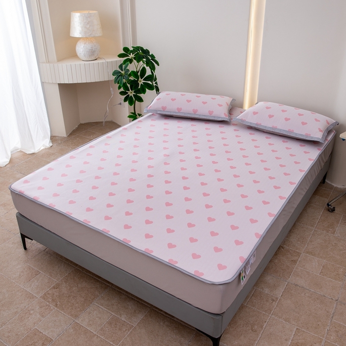 91家纺网 家纺一手货源 找家纺 凌云家纺  2025新款提花凉感冰丝席床笠款三明治凉席三件套 甜心-粉