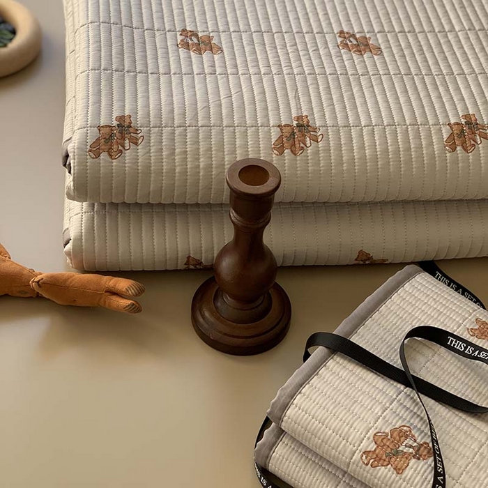 91家纺网 家纺一手货源 找家纺 汇庭 2025新款蔓莎床盖三件套系列-实拍 波特小熊