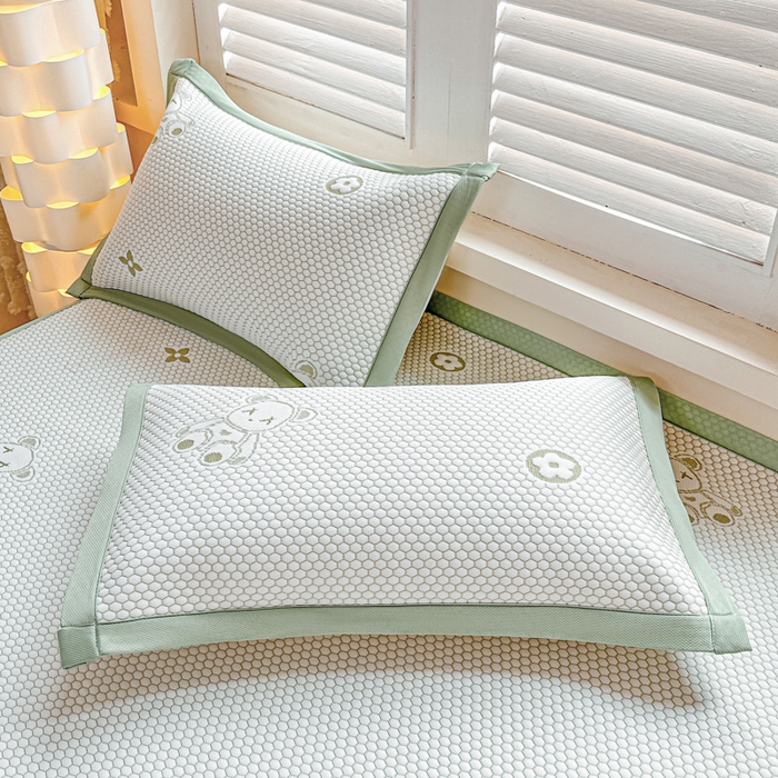 91家纺网 家纺一手货源 找家纺 2025新款凉感冰豆豆凉席-暴力熊系列 暴力熊-草绿