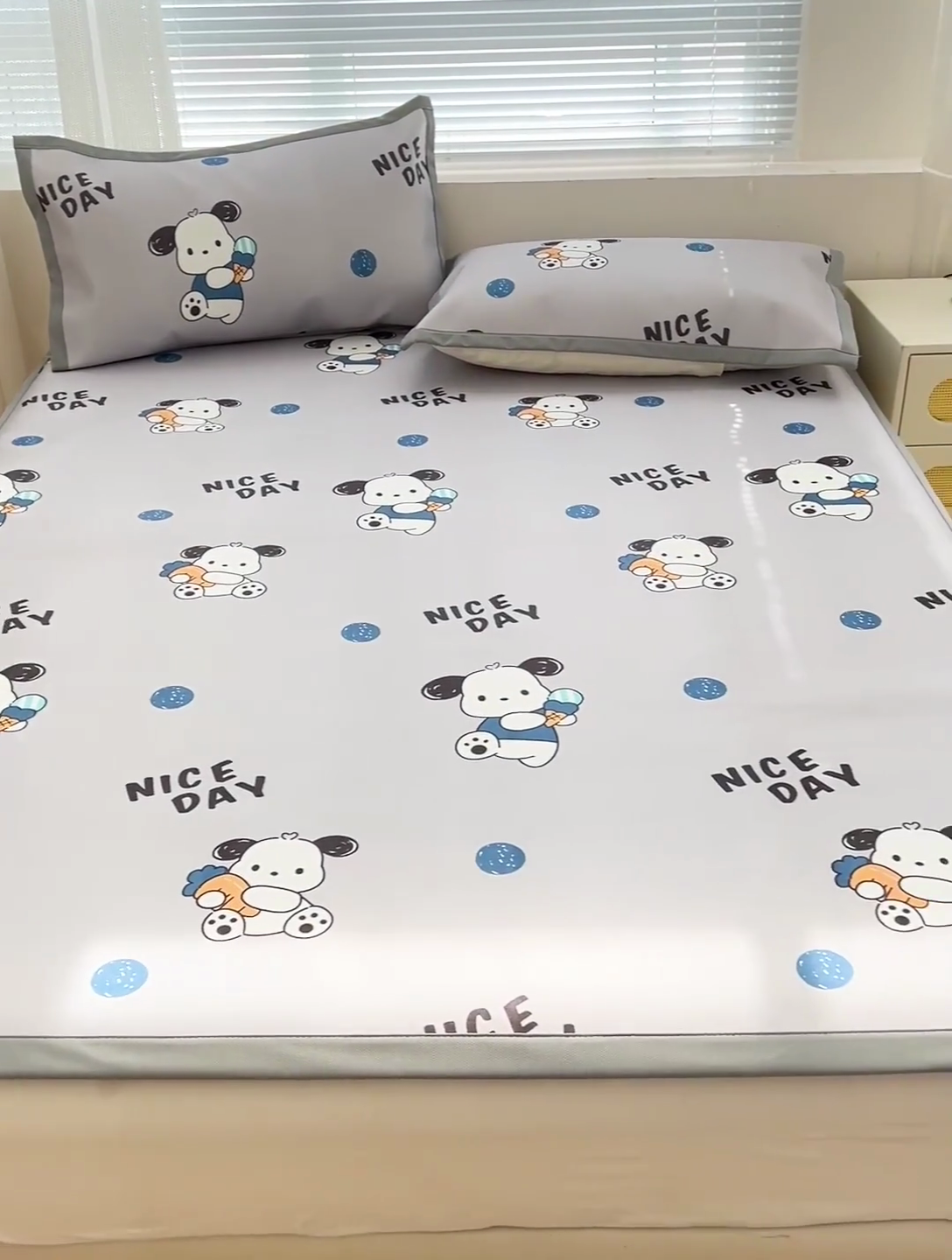 91家纺网 家纺一手货源 找家纺 富馨莱 2025新款平铺款冰藤印花凉席A类抗菌冰丝席支持定制尺寸 乖乖狗