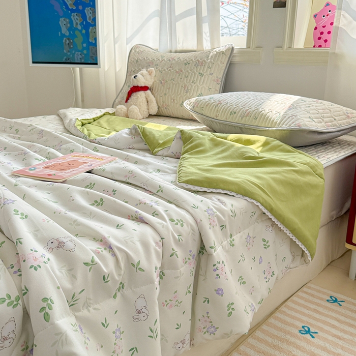 91家纺网 家纺一手货源 找家纺 慕尚家纺  2025春夏新款乳胶凉席水洗棉夏被夏凉被空调被三件套四件套 花朵兔