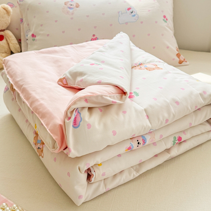 91家纺网 家纺一手货源 找家纺 慕尚家纺 2025新款水洗棉花边工艺羽丝棉卡通系列夏被 哈哈俱乐部