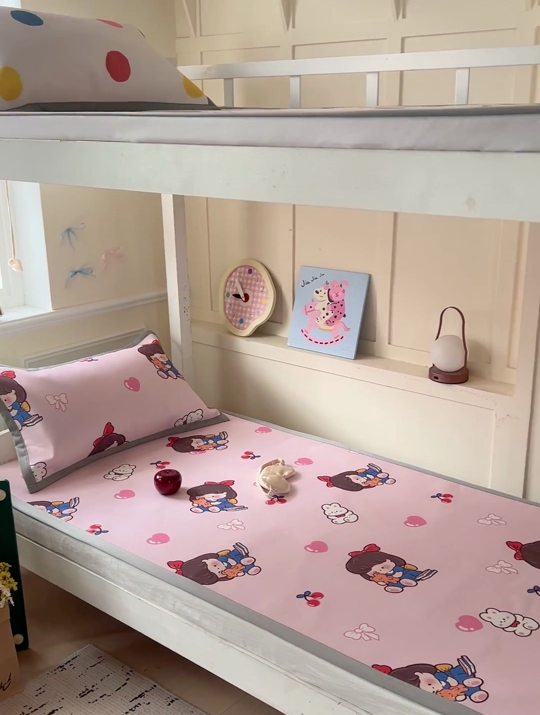 91家纺网 家纺一手货源 找家纺 富馨莱 2025新款学生平铺款冰藤印花凉席A类抗菌冰丝席支持定制尺寸 元气女孩