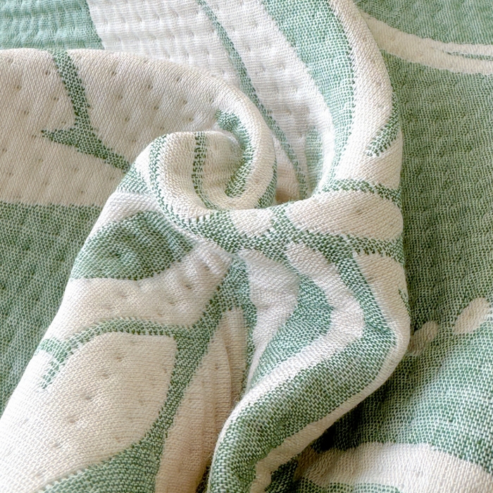 91家纺网 家纺一手货源 找家纺 2025新款A类纯棉针织三层纱提花多功能毯 绿色-蝶语