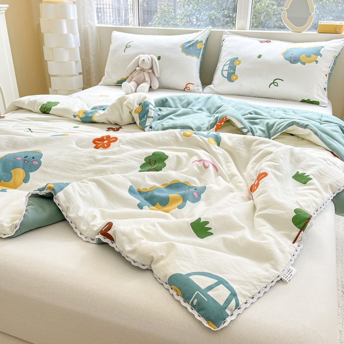 91家纺网 家纺一手货源 找家纺 慕尚家纺 2025新款水洗棉花边工艺羽丝棉卡通系列夏被 萌萌恐龙