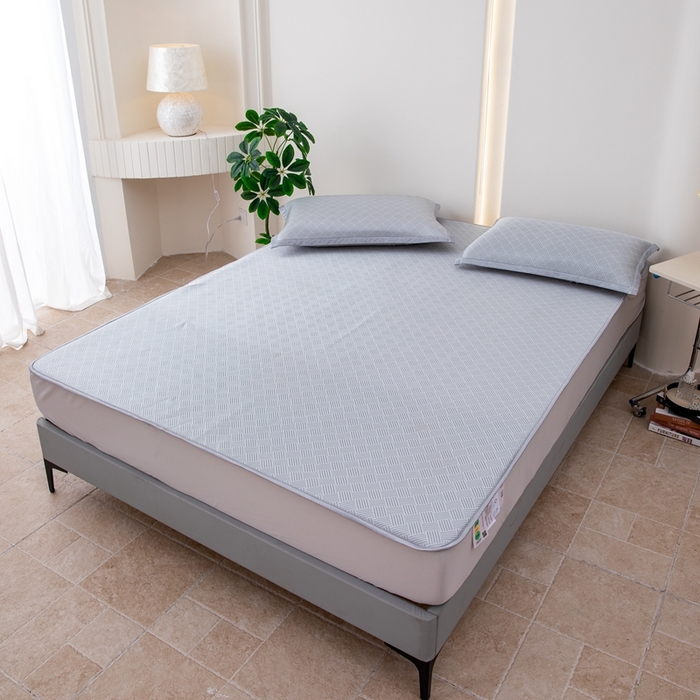 91家纺网 家纺一手货源 找家纺 凌云家纺  2025新款提花凉感冰丝席床笠款三明治凉席三件套 菱格-灰