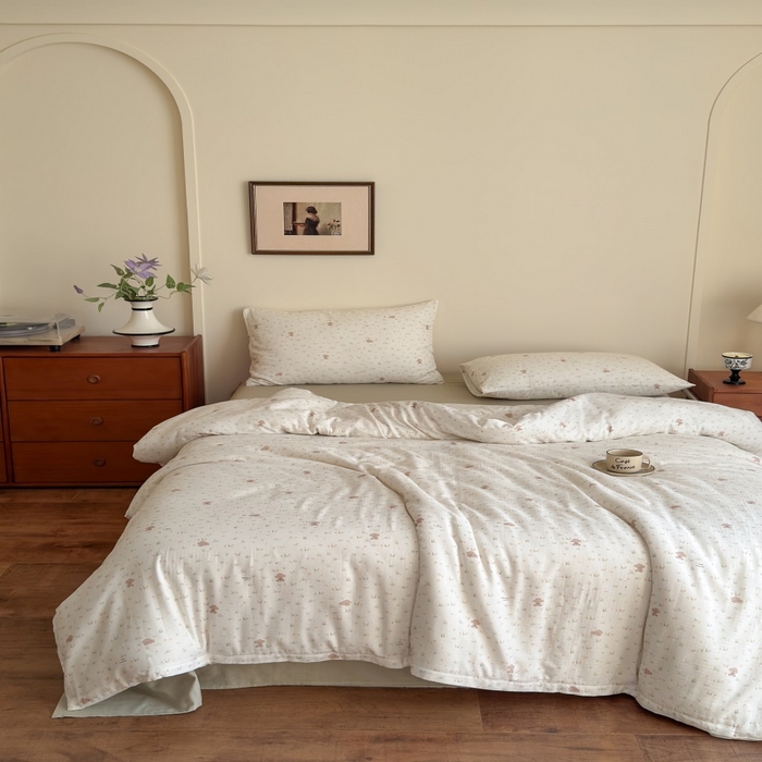 91家纺网 家纺一手货源 找家纺 曲之慕2025新款A类母婴级有氧全棉纯棉双层纱印花四件套 田园小熊-黄