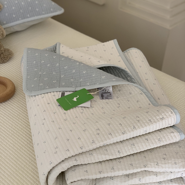 91家纺网 家纺一手货源 找家纺 汇庭 2025新款全棉床盖三件套-实拍 小小樱桃蓝