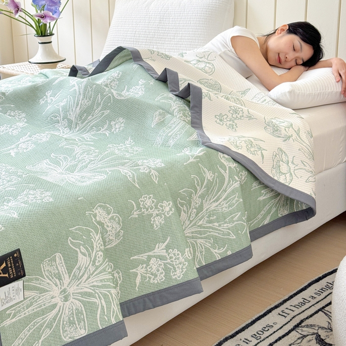 91家纺网 家纺一手货源 找家纺 2025新款A类纯棉针织三层纱提花多功能毯 绿色-花束