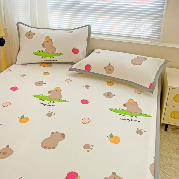 91家纺网 家纺一手货源 找家纺 富馨莱 2025新款平铺款冰藤印花凉席A类抗菌冰丝席支持定制尺寸 卡皮熊