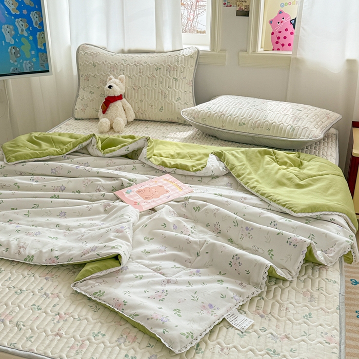 91家纺网 家纺一手货源 找家纺 慕尚家纺  2025春夏新款乳胶凉席水洗棉夏被夏凉被空调被三件套四件套 花朵兔