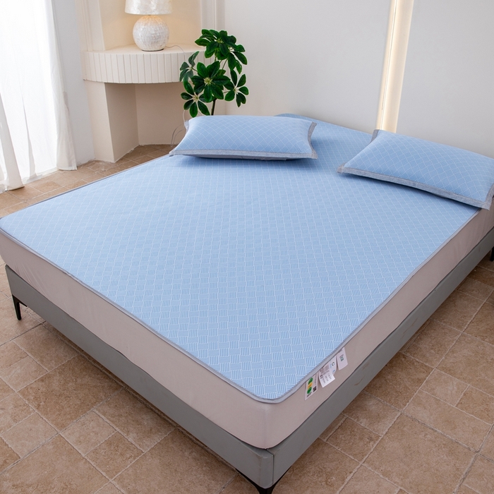 91家纺网 家纺一手货源 找家纺 凌云家纺  2025新款提花凉感冰丝席床笠款三明治凉席三件套 菱格-蓝