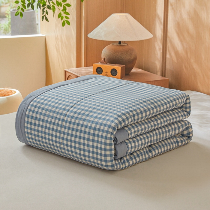 91家纺网 家纺一手货源 找家纺 伊人坊 2025新款A类无印风水洗棉新疆棉花夏被 蓝小格