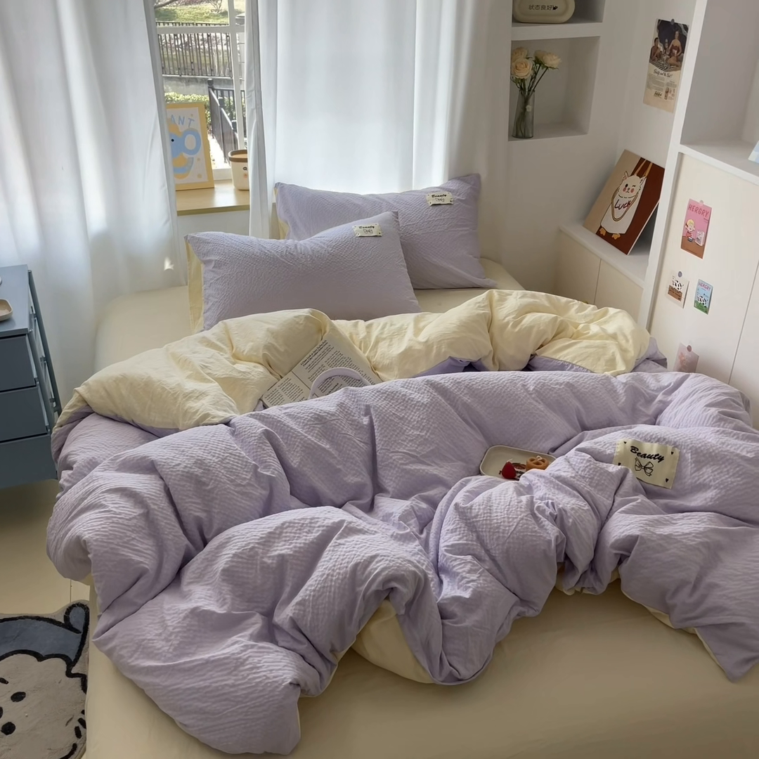 91家纺网 家纺一手货源 找家纺 桃心家居 2025新款A类韩系亲肤软糯甜格泡泡水洗棉撞色奶呼呼织标蝴蝶少女四件套 泡泡水洗棉-甜格紫黄