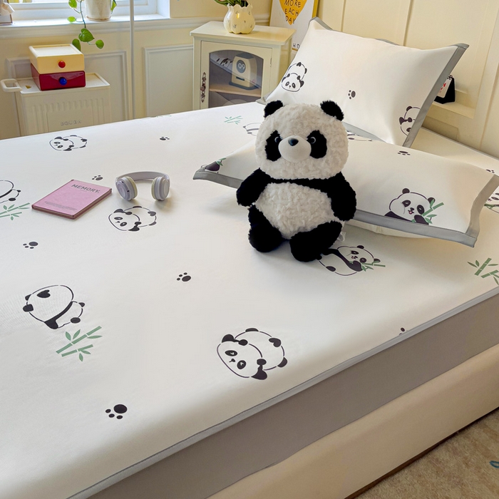 91家纺网 家纺一手货源 找家纺 富馨莱 2025新款床笠款冰藤印花凉席A类抗菌冰丝席支持定制尺寸 熊猫胖胖