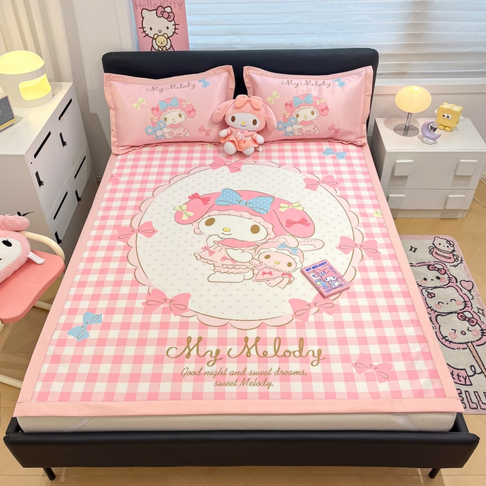 91家纺网 家纺一手货源 找家纺 （总）2025新款正版授权A类大版数码印花三丽鸥可机洗1200D冰丝凉席席子凉席可组合针织棉夏被四件套-平铺款