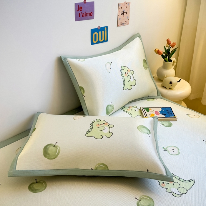 91家纺网 家纺一手货源 找家纺 全季家居 2025新款全季家居A类小清新数码印花枕套 苹果恐龙