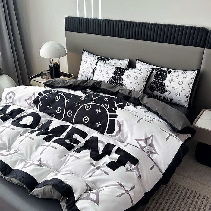 91家纺网 家纺一手货源 找家纺 2025新款水洗真丝数码印花四件套 路易熊-白